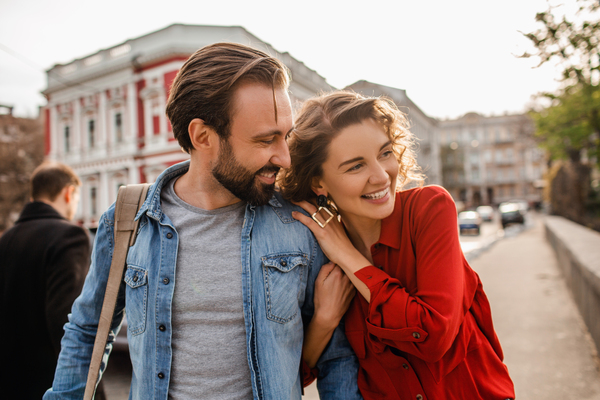 A couple sharing a relaxed moment in a city